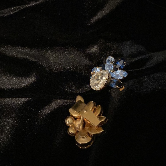 Vintage 1950s Schoffel & Co Austrian Clip Blue Stone Earrings Gold Toned Metal - Picture 6 of 6